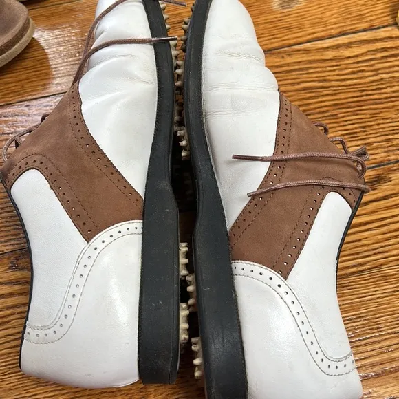 Reebok golf shoes. Size 9. White/brown saddle Oxford style. Good used condition.