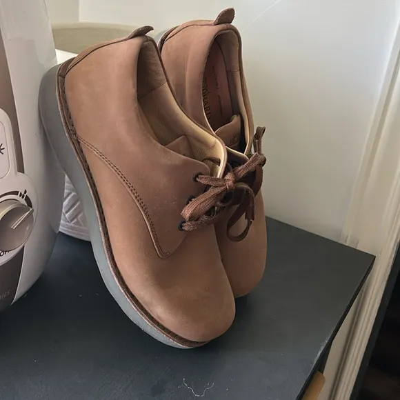 SAMUEL HUBBARD Free in Brown Nubuck. Size 11.5 Wide