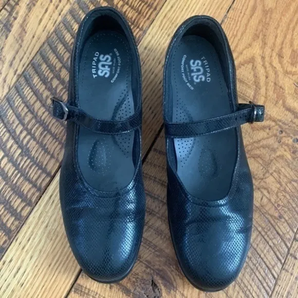 𝅺SAS Maria Mary Jane style black snake print leather shoes