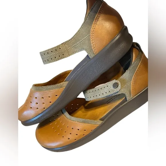 SAS Mary Jane leather shoes, rubber soles, size 8.5 great condition