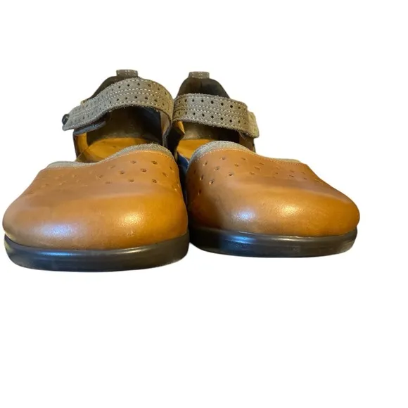 SAS Mary Jane leather shoes, rubber soles, size 8.5 great condition