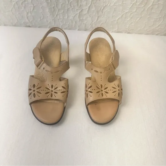 Sas Sandals Size 10 Women's Cream Tripad Comfort Leather Shoes Classic Vacation