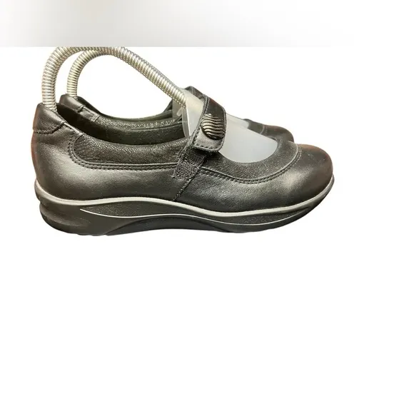 SAS Step Out Tripad Comfort Black Leather Mary Jane Flat Shoes Women's 6.5W