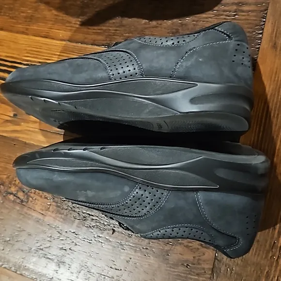 SAS WALK EASY WALKING SHOES