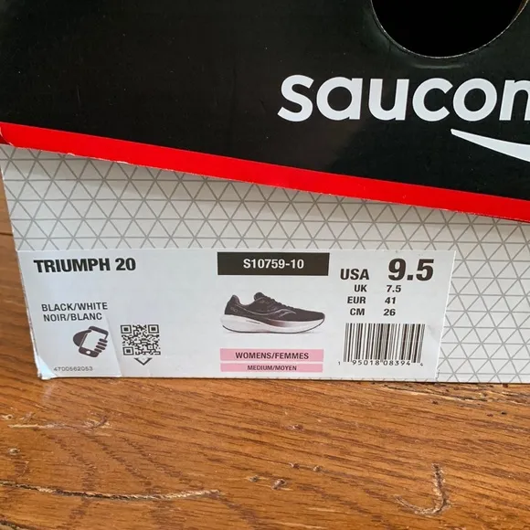 Saucony Triumph 20 Running Shoes Women’s Black White New In Box Size 9.5