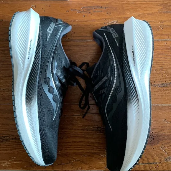 Saucony Triumph 20 Running Shoes Women’s Black White New In Box Size 9.5