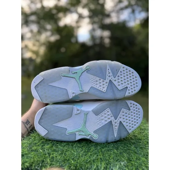 Size 10 - Jordan 6 Mint Foam 2022