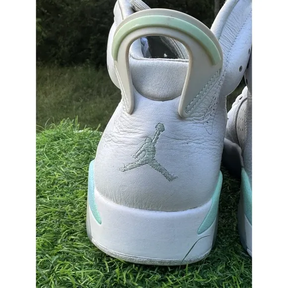 Size 10 - Jordan 6 Mint Foam 2022