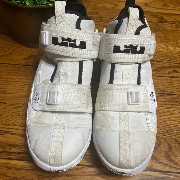 SIZE 7Y nike leBron soldier 3308450303.  .
