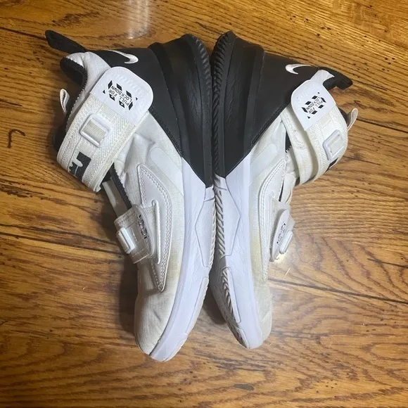 SIZE 7Y nike leBron soldier 3308450303.  .