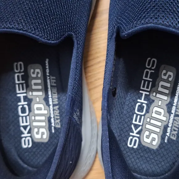 Skechers Navy Slip-In Hands Free Shoes Machine Washable Men 8.5 Extra Wide Fit