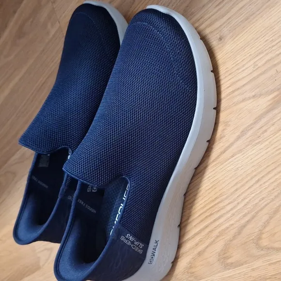 Skechers Navy Slip-In Hands Free Shoes Machine Washable Men 8.5 Extra Wide Fit