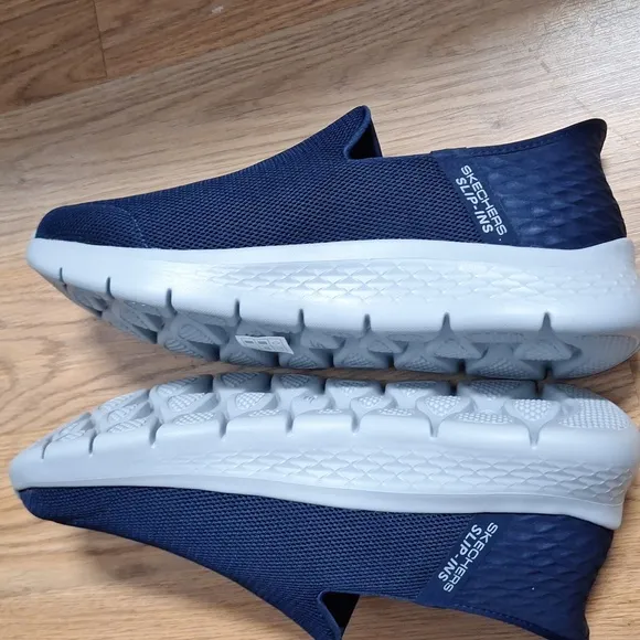 Skechers Navy Slip-In Hands Free Shoes Machine Washable Men 8.5 Extra Wide Fit