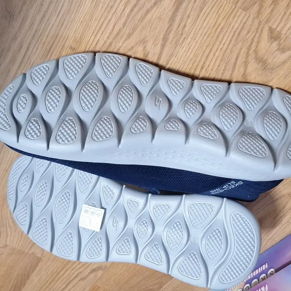 Skechers Navy Slip-In Hands Free Shoes Machine Washable Men 8.5 Extra Wide Fit