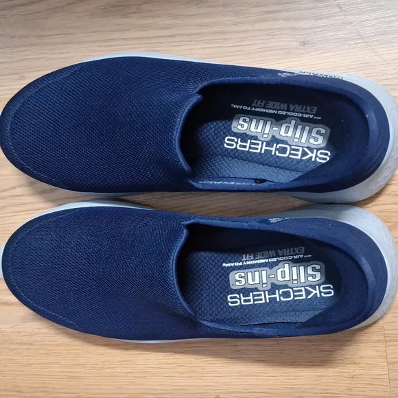 Skechers Navy Slip-In Hands Free Shoes Machine Washable Men 8.5 Extra Wide Fit