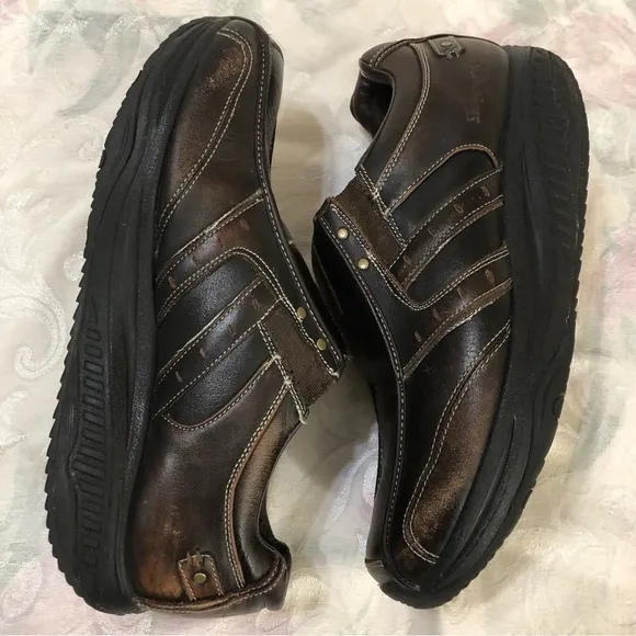 SKECHERS Shape-Ups 'Strider' Distressed Brown Leather Toning Sneakers Shoes 12 W