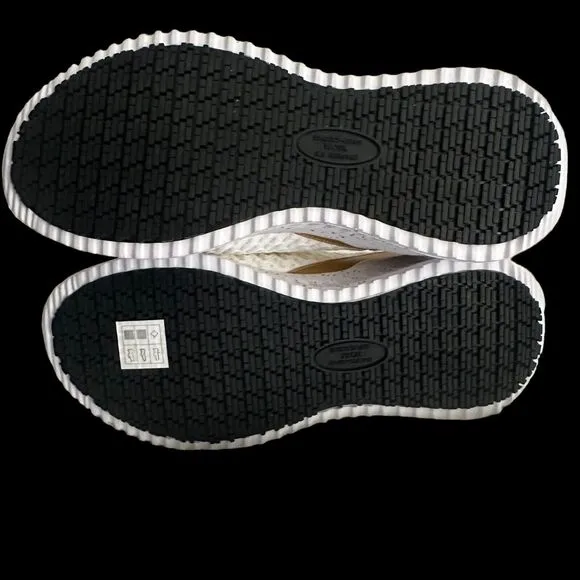 Sketchers Work Slip Resistant Relaxed Fit Air Cool Memory Foam Women Sz7.5 Ivory