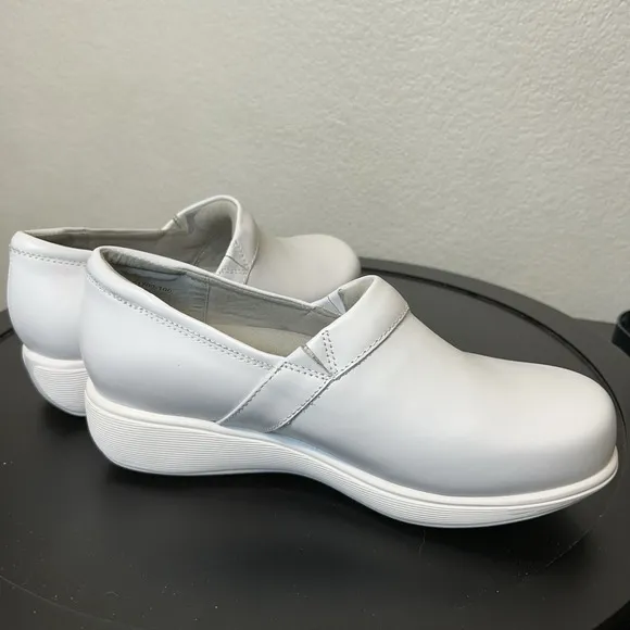 SoftWalk Grey's Anatomy Meredith White Box Leather Clogs Shoes Womens Sz 9 Wide