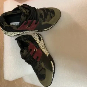 Steve Madden Size: 7 Color Multi