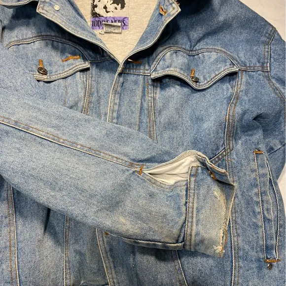 Today’s News 😍 Vintage Hooded Jean Jacket Unique Details Round Pocket XL Denim