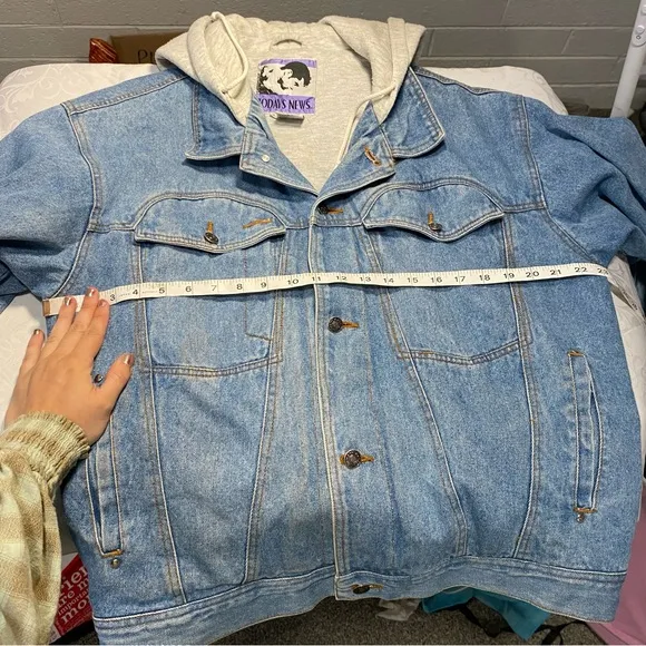 Today’s News 😍 Vintage Hooded Jean Jacket Unique Details Round Pocket XL Denim