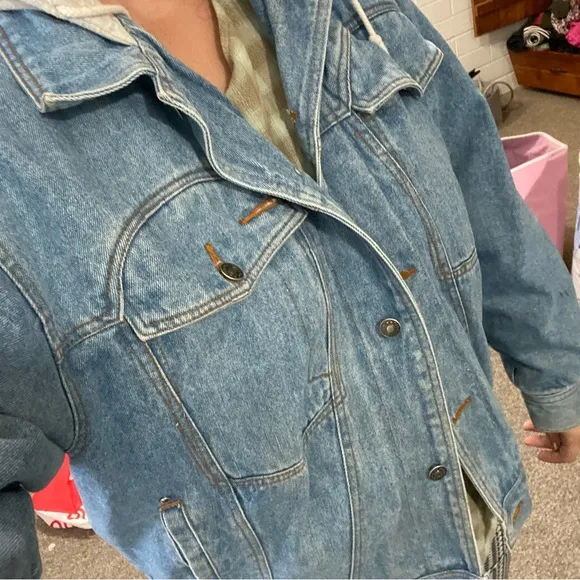 Today’s News 😍 Vintage Hooded Jean Jacket Unique Details Round Pocket XL Denim