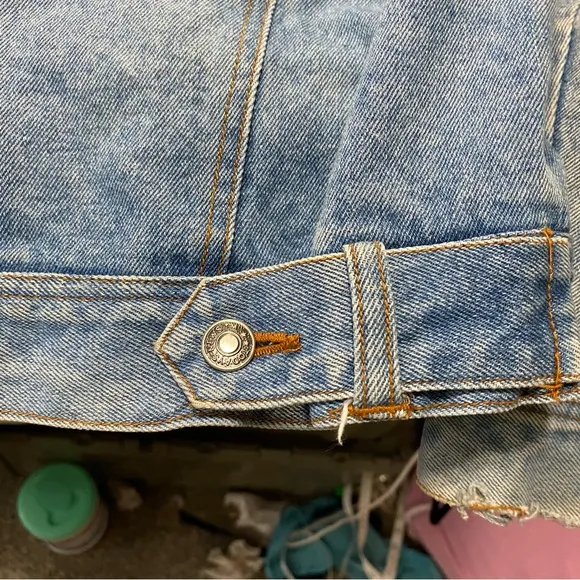 Today’s News 😍 Vintage Hooded Jean Jacket Unique Details Round Pocket XL Denim