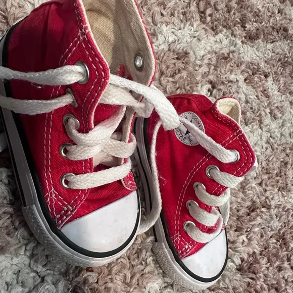 Toddler converse shoes size 4