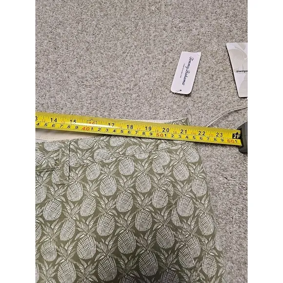Tommy Bahama Pineapple Chino Shorts Mens Sz 42 Green Stretch Cruise Resort Wear