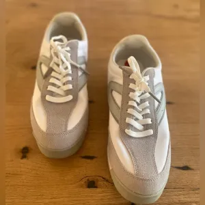 Tretorn Rawlins White‎ Gray Suede Sneakers Women’s 10 NWT