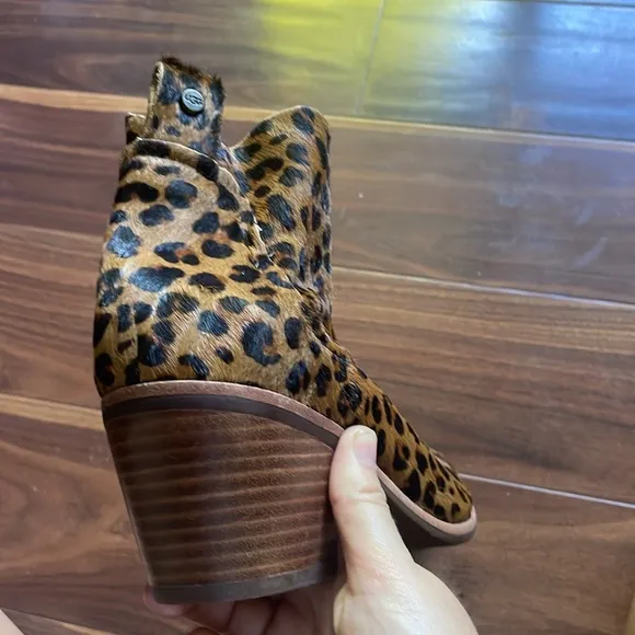 UGG Kingsburg Leopard Calf Hair Western Boots, Size 9.5 M