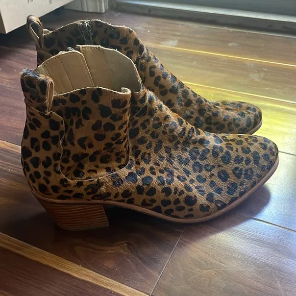 UGG Kingsburg Leopard Calf Hair Western Boots, Size 9.5 M
