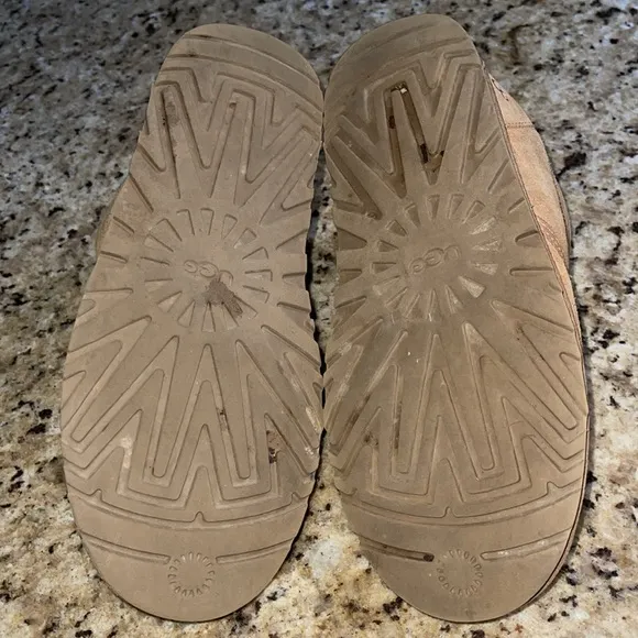 UGG Neumel