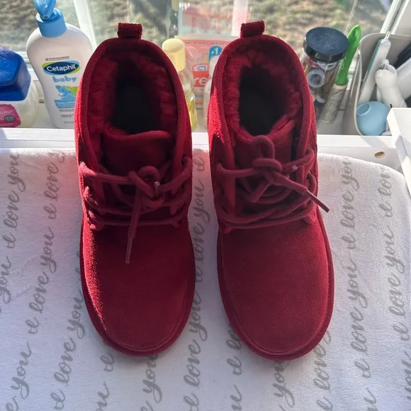 UGG Neumel