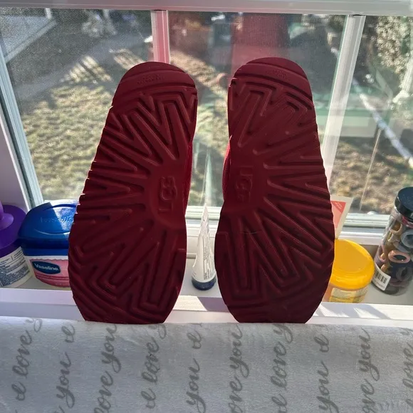 UGG Neumel