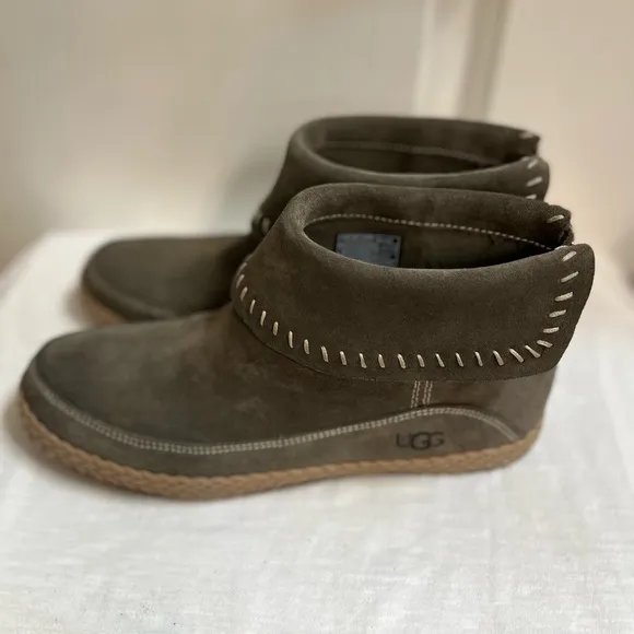 UGG Varney Bootie 7.5