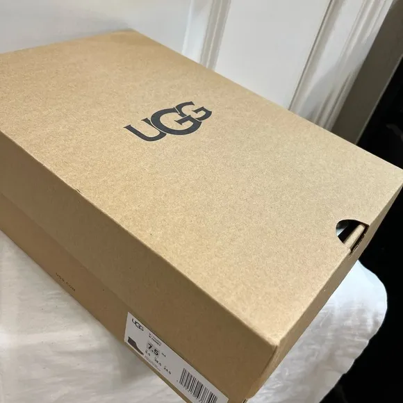 UGG Varney Bootie 7.5