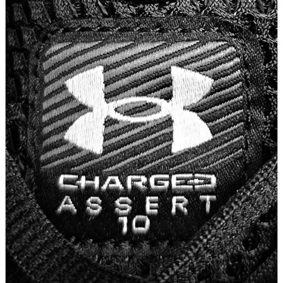Under Armour Charged Assert 10 Black Men's Running Shoes Size 9 4E