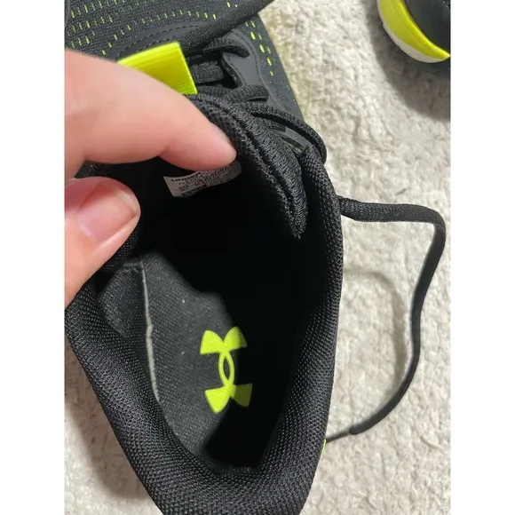 Under Armour EU 38.5 Womens 8 Kids 6Y Charged Escape Running Shoe Sneakers Black