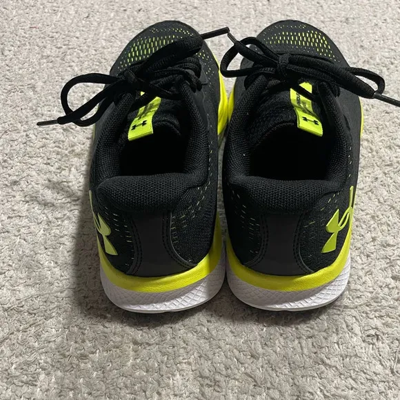 Under Armour EU 38.5 Womens 8 Kids 6Y Charged Escape Running Shoe Sneakers Black