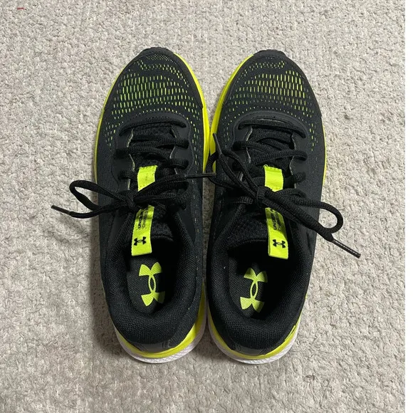 Under Armour EU 38.5 Womens 8 Kids 6Y Charged Escape Running Shoe Sneakers Black