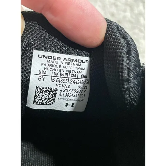 Under Armour EU 38.5 Womens 8 Kids 6Y Charged Escape Running Shoe Sneakers Black