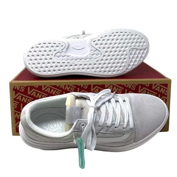 VANS Old Skool Overt CC Platform Shoes White Suede Canvas Women Low VN0A7Q5ELGX