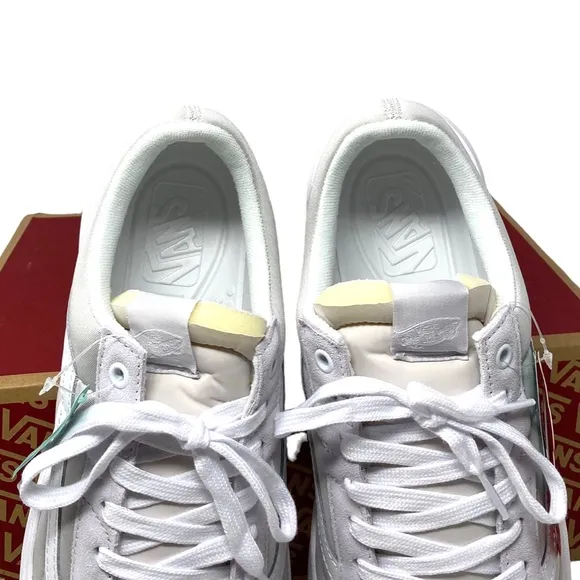 VANS Old Skool Overt CC Platform Shoes White Suede Canvas Women Low VN0A7Q5ELGX