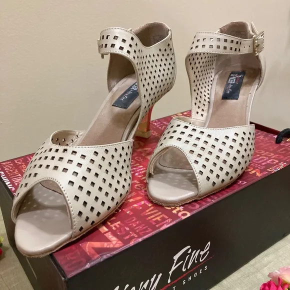 Very Fine Dance Shoes Competitive Dancer Series: Style CD3003, size 9.5