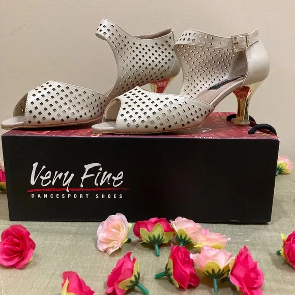 Very Fine Dance Shoes Competitive Dancer Series: Style CD3003, size 9.5
