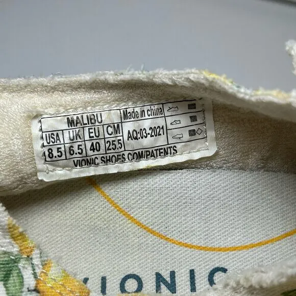Vionic Beach Malibu Slip On Shoes Lemons Canvas Women's 8.5 Sneaker Loafer