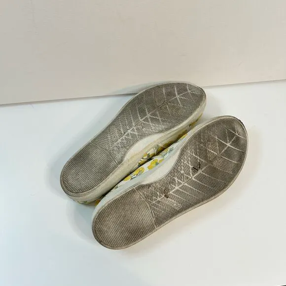 Vionic Beach Malibu Slip On Shoes Lemons Canvas Women's 8.5 Sneaker Loafer