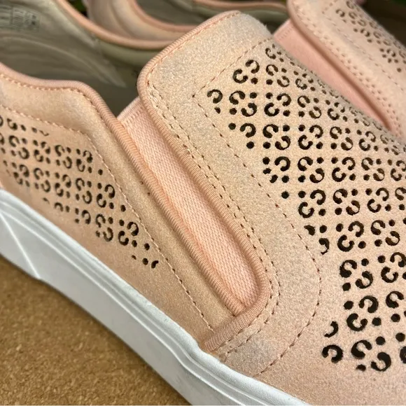 VIONIC KIMMIE PERFORATED SUEDE SLIP ON SNEAKER ROSE SIZE 8