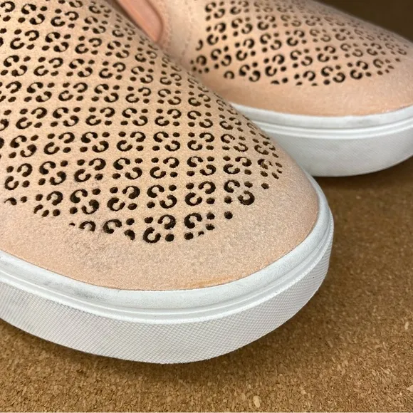 VIONIC KIMMIE PERFORATED SUEDE SLIP ON SNEAKER ROSE SIZE 8